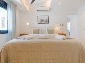3 bedrooms, iron/ironing board, Internet, bed sheets