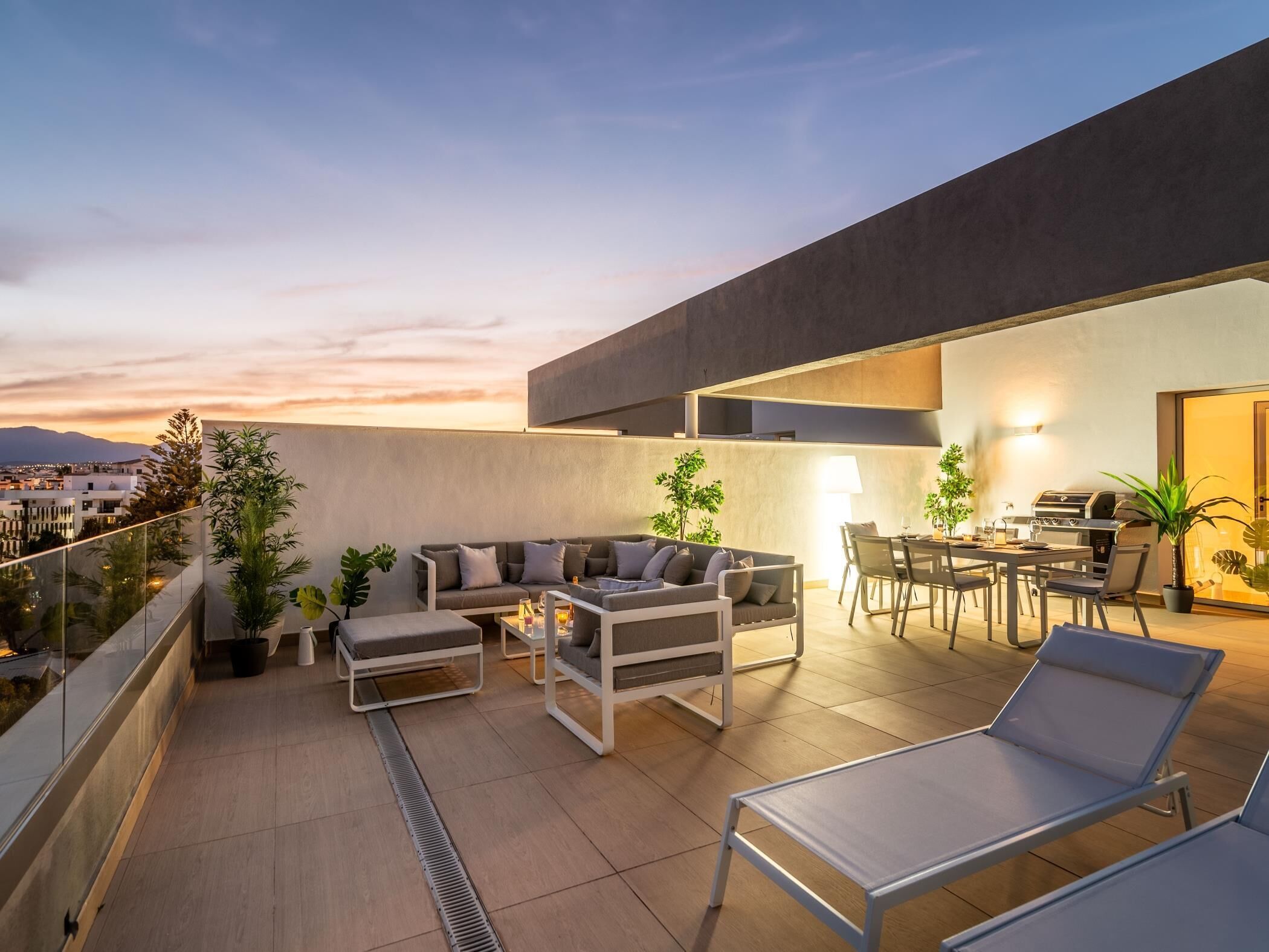 屋外ダイニングエリア