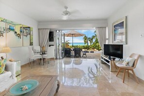 Smart-TV, DVD-Player, Bücher, Videothek