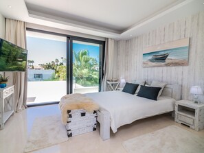 5 عدّة غرف نوم ومكواة/لوح كي وخدمة الإنترنت وملاءات أسرّة