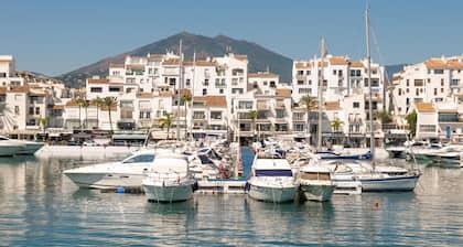 Puerto Banús Finest 2-BDRM apt- 50 metres to Beach