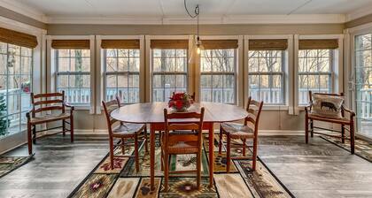 Secluded 1 BR Cabin w/ Hot Tub, Wi-Fi, Pool Access, Free Tickets