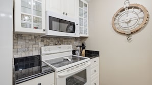 Private kitchen - Secluded 1 BR Cabin w/ Hot Tub, Wi-Fi, Pool Access, Free Tickets (Sevierville)
