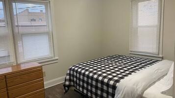 1 bedroom, desk, WiFi, bed sheets