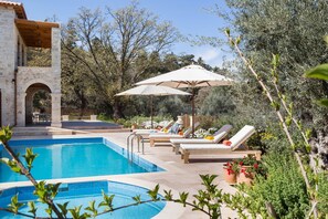 Outdoor pool - 5 bedroom Villa with Traditional Elements (Rethymno)