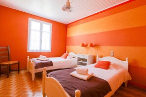 4 camere, ferro/asse da stiro, Wi-Fi gratuito