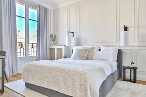 2 bedrooms, desk, iron/ironing board, WiFi