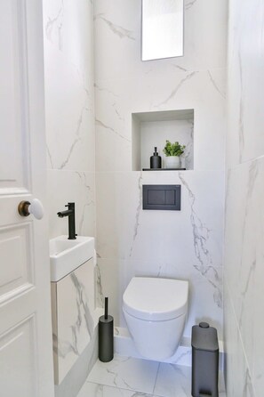 Shower, towels