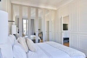 2 soverom, skrivebord, strykejern/-brett og wi-fi