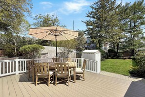 Outdoor dining - Charming Guesthouse In The Center of Historic Downtown Lewes (Lewes)