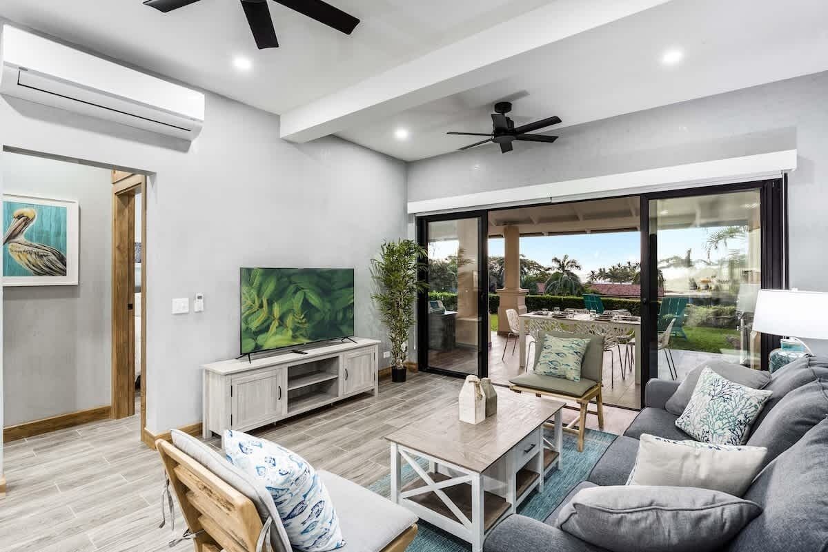 Televisión y oficina 