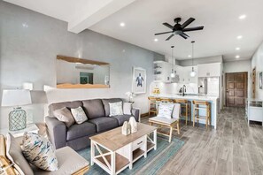 テレビ、書斎 / ワークスペース