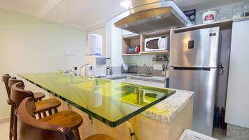 Apartamento conforto | Cozinha privada | Geladeira, micro-ondas, cafeteira/chaleira
