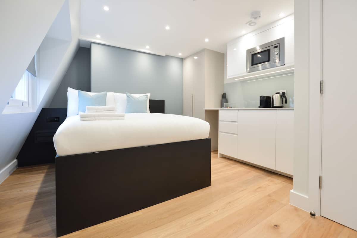 Estudio económico | 1 habitación, ropa de cama hipoalergénica y muebles diferentes