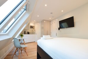 Standard Studio Apartment | 低過敏寢具、布置獨特、遮光布/窗簾、熨斗/熨衣板