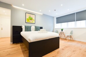 Deluxe Studio Apartment | Hypo-allergenic bedding, individually furnished, blackout drapes -  StayPrime Marylebone Serviced Apartments (London)