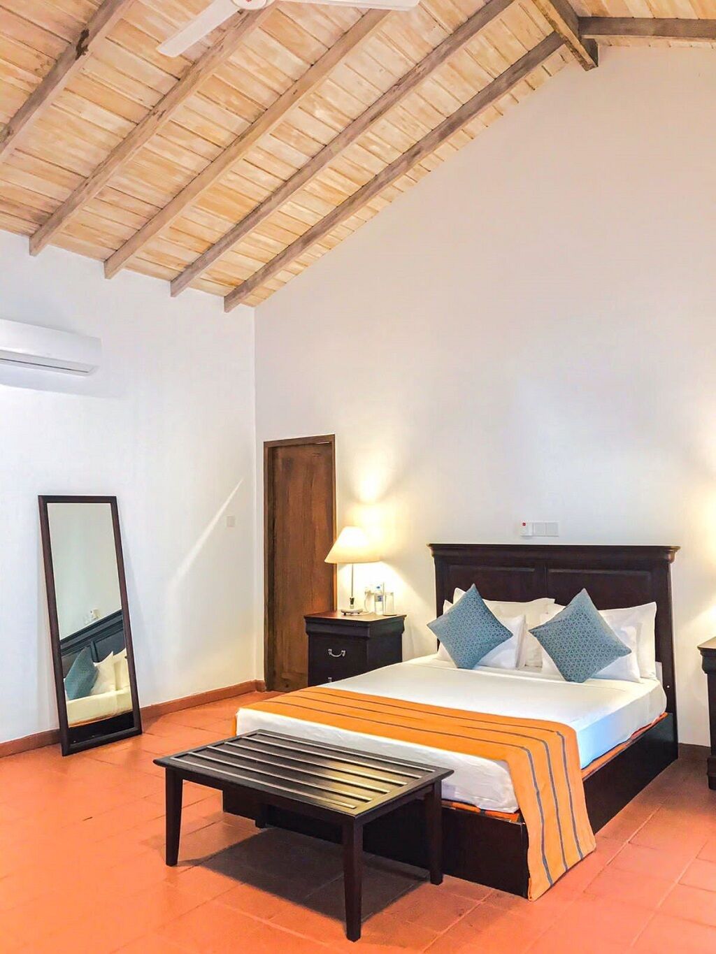 6 bedrooms, in-room safe, iron/ironing board, WiFi