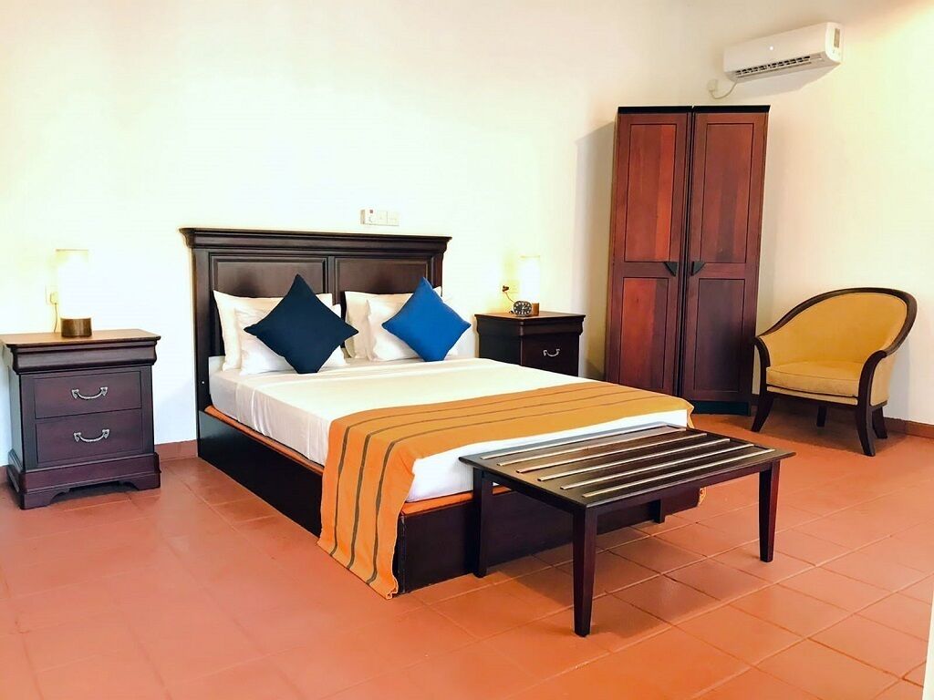 6 bedrooms, in-room safe, iron/ironing board, WiFi