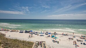 Una spiaggia nelle vicinanze