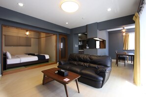 디럭스 아파트 | 2 개의 침실, 책상, 무료 WiFi, 침대 시트