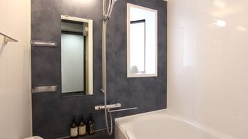 Comfort Apartment | Bathroom | Separate tub and shower, hair dryer, bidet, towels