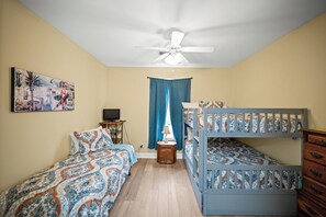 3 chambres, fer et planche à repasser, Wi-Fi, draps fournis