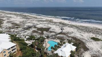 Una spiaggia nelle vicinanze