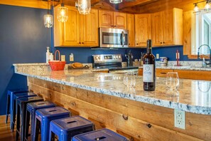 Fridge, microwave, oven, stovetop - Hot Tub, Scenic Views, Pet Friendly! (Elkton)