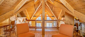 Hot Tub, Scenic Views, Pet Friendly!