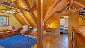 Una televisión, una chimenea, un reproductor de DVD