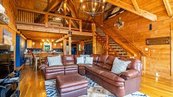 Una televisión, una chimenea, un reproductor de DVD