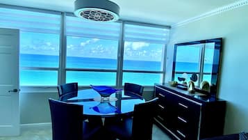 Condo Deluxe | Servicio a la habitación