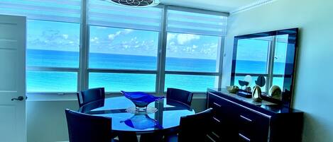 Condo Deluxe | Servicio a la habitación