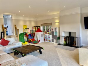 Children's area - Rozel - Ashdown Forest views, huge garden, sleeps 14 in East Grinstead (East Grinstead)