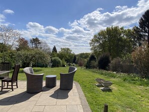 Terrace/patio - Rozel - Ashdown Forest views, huge garden, sleeps 14 in East Grinstead (East Grinstead)