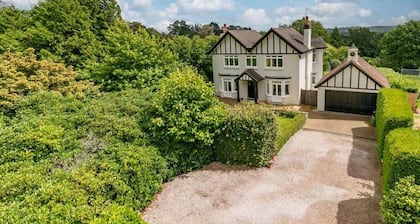 Rozel - Ashdown Forest views, huge garden, sleeps 14 in East Grinstead