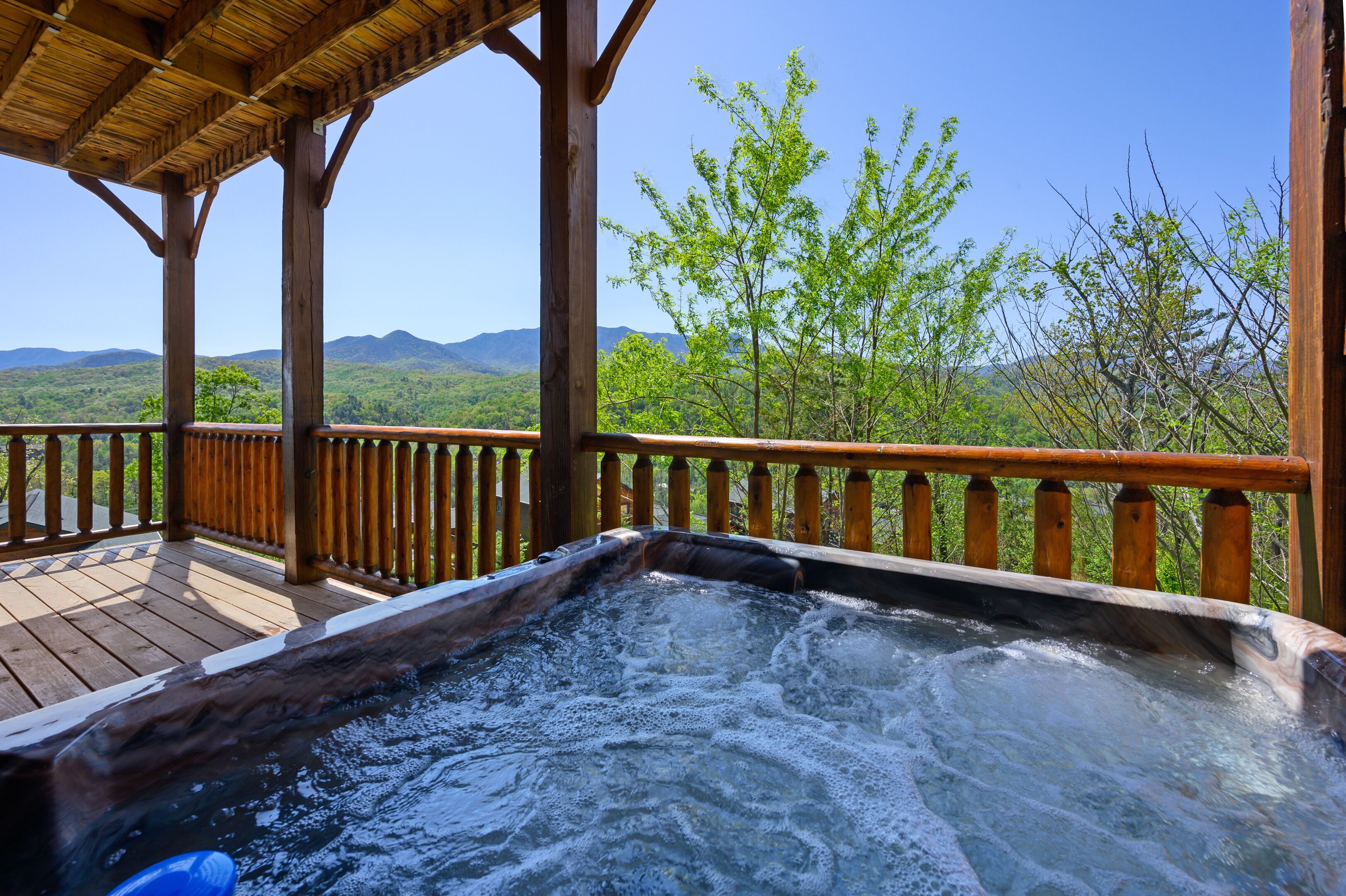 Free attractions! Incredible Unobstructed Views, Pool Table, Arcade, Hot Tub