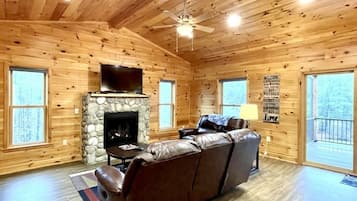 Cabin, 2 Bedrooms | Living area