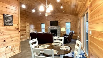 Cabin, 2 Bedrooms | Dining