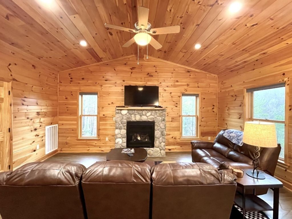 Cabin, 2 Bedrooms | Living area