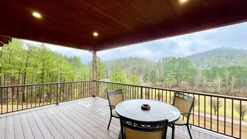 Cabin, 2 Bedrooms | Property grounds