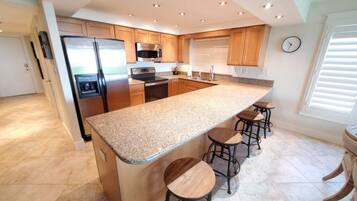 Condo, 3 Bedrooms | Private kitchen