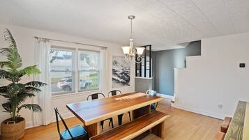 House, 3 Bedrooms | Dining