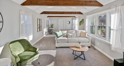 "sweet Serenity" Stay 10 Minutes From Hershey 3 Bedroom Home by RedAwning