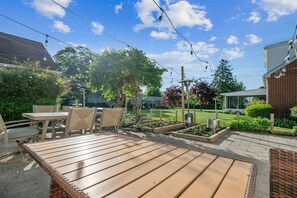 House, 3 Bedrooms | Balcony