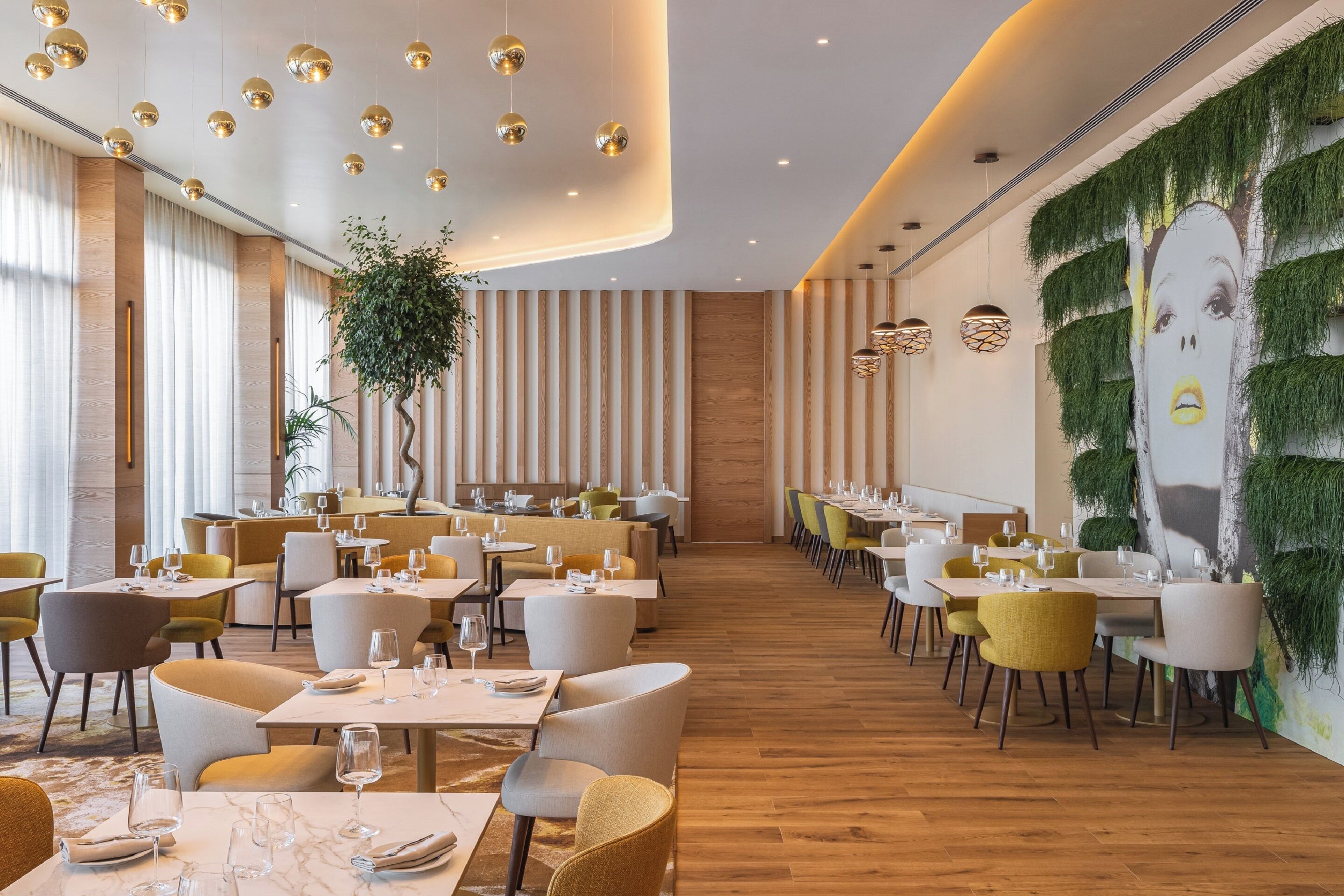 2 restaurantes; se sirve desayuno, almuerzo, cena y brunch