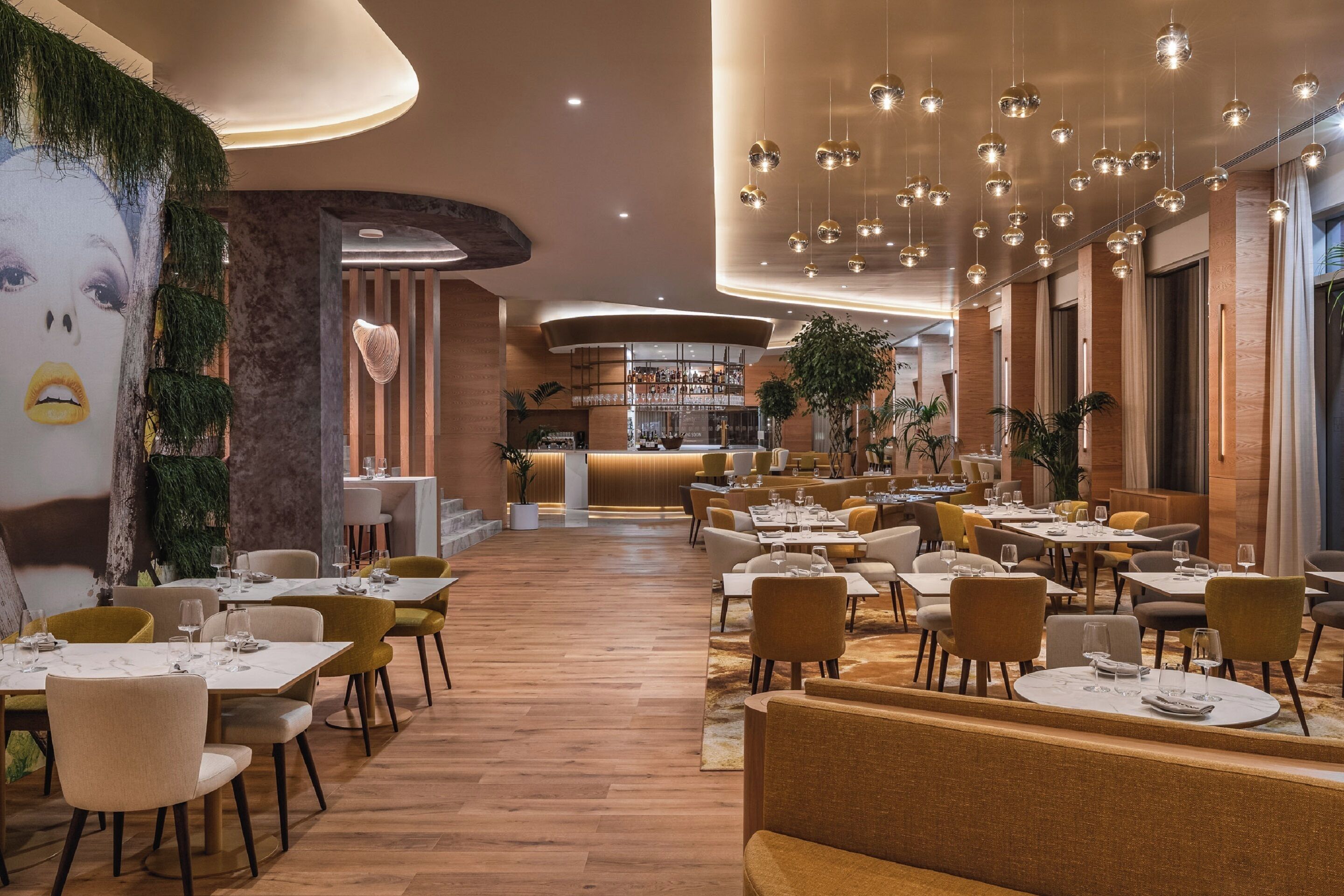 2 restauranter: frokost, lunsj, middag og brunsj serveres