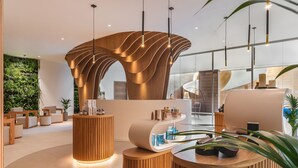 カップル用トリートメントルーム、サウナ、ホットタブ、スチームサウナ、ボディ トリートメント、アロマテラピー