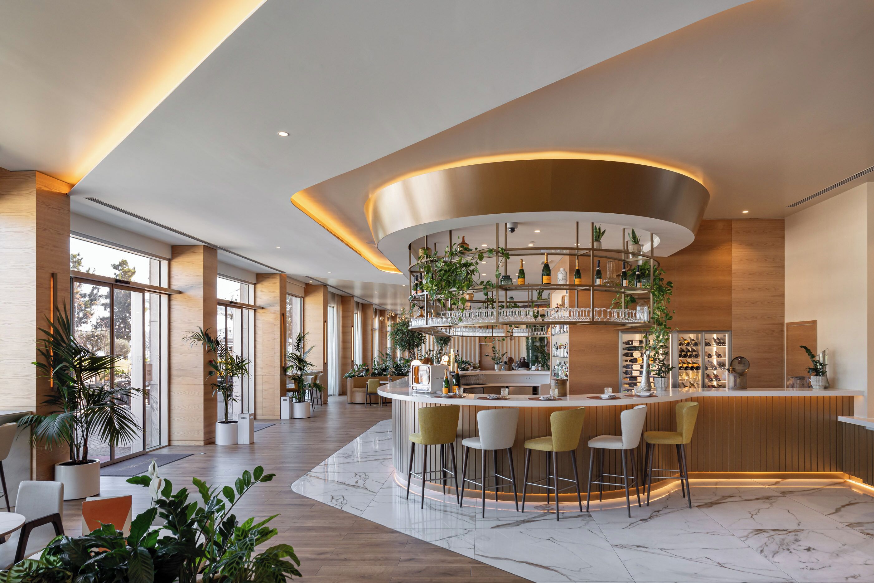 2 restaurants, serveren ontbijt, lokale en internationale gerechten