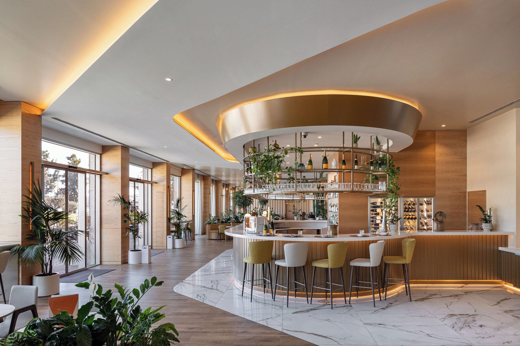 2 restaurants; breakfast, lunch, dinner, and brunch served